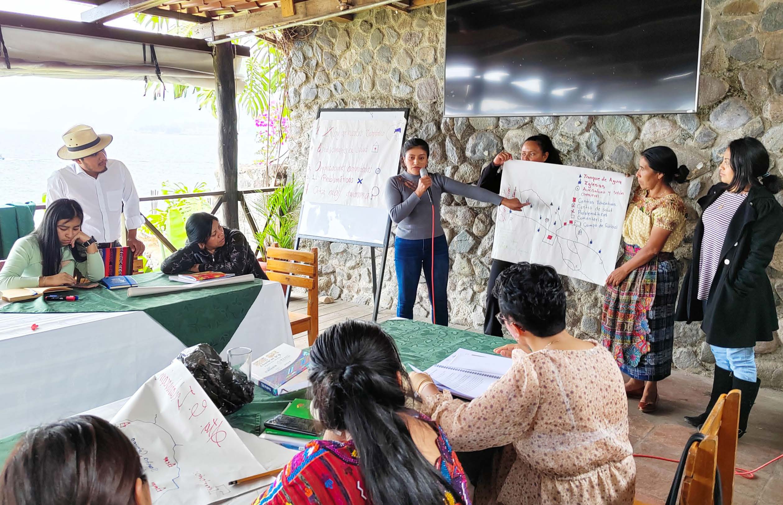 Acceso coalition partners participating in a group workshop
